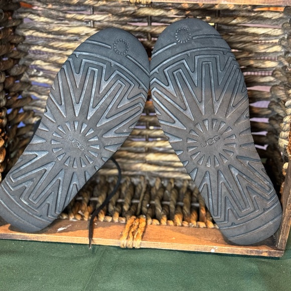 UGG Men's Neumel Boot size 11 - Picture 8 of 8